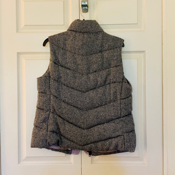 Gap Outdoor Edition women’s large puffer vest - Picture 4 of 8